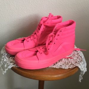 Women’s Pink Hi-Top Vans!